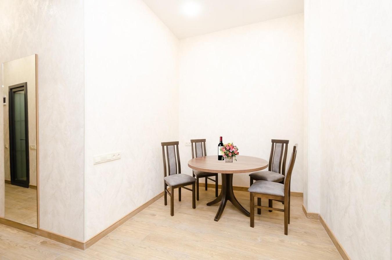 15. Double Room Apartaments With Fresh Style エレバン エクステリア 写真
