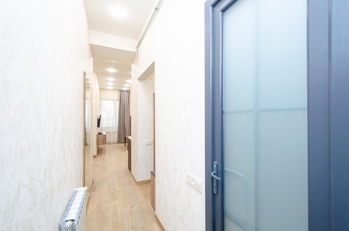 15. Double Room Apartaments With Fresh Style エレバン エクステリア 写真